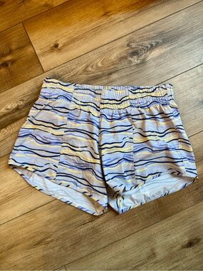 Rabbit Feelin’ Fine Running Shorts in “Making Waves” Lavender | M | Like New